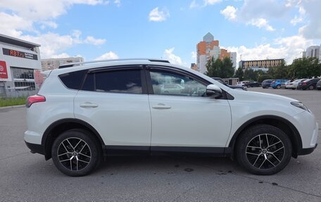 Toyota RAV4, 2017 год, 2 630 000 рублей, 3 фотография
