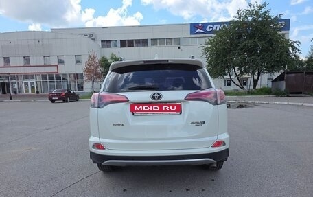 Toyota RAV4, 2017 год, 2 630 000 рублей, 5 фотография