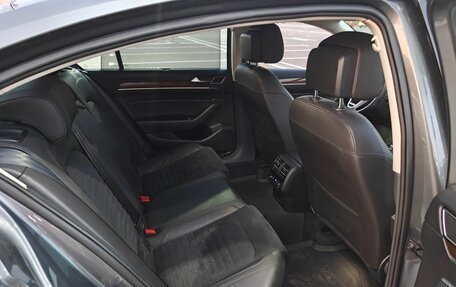 Volkswagen Passat B8 рестайлинг, 2015 год, 1 900 000 рублей, 10 фотография
