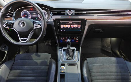 Volkswagen Passat B8 рестайлинг, 2015 год, 1 900 000 рублей, 5 фотография