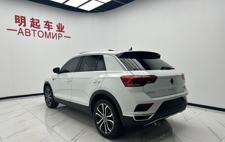 Volkswagen T-Roc I, 2022 год, 1 850 000 рублей, 3 фотография