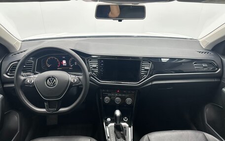 Volkswagen T-Roc I, 2022 год, 1 850 000 рублей, 2 фотография