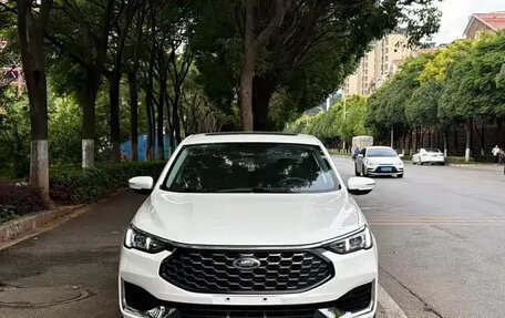 Ford Escort, 2022 год, 1 040 000 рублей, 2 фотография