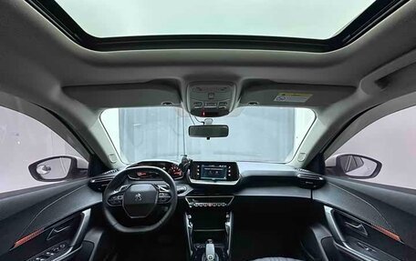Peugeot 2008 II, 2022 год, 1 385 000 рублей, 8 фотография