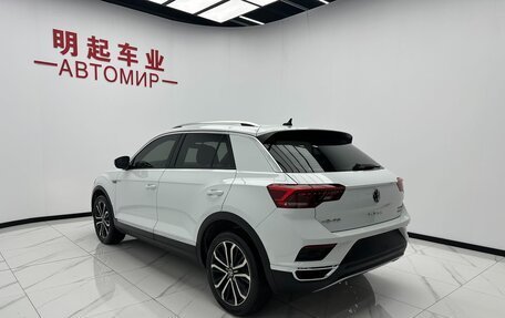 Volkswagen T-Roc I, 2022 год, 2 200 000 рублей, 3 фотография