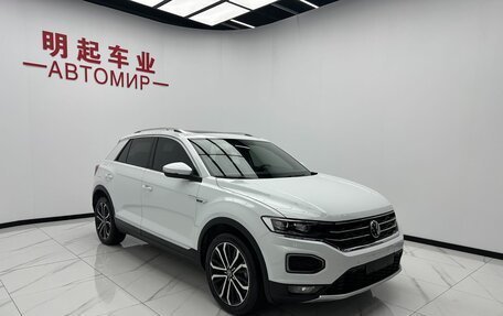 Volkswagen T-Roc I, 2022 год, 2 200 000 рублей, 5 фотография