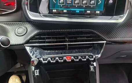 Peugeot 2008 II, 2022 год, 1 490 000 рублей, 13 фотография