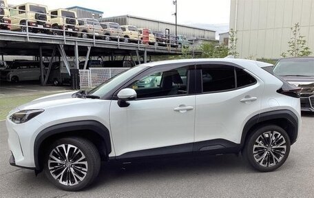 Toyota Yaris Cross, 2023 год, 1 600 000 рублей, 2 фотография