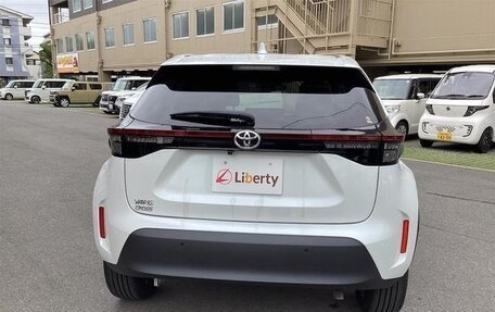 Toyota Yaris Cross, 2023 год, 1 600 000 рублей, 6 фотография