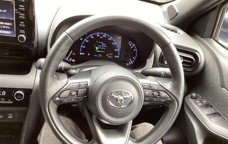 Toyota Yaris Cross, 2023 год, 1 600 000 рублей, 16 фотография