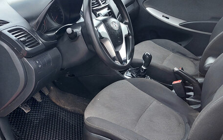 Hyundai Solaris II рестайлинг, 2011 год, 365 000 рублей, 12 фотография