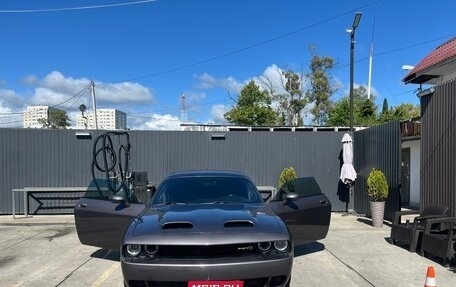 Dodge Challenger III рестайлинг 2, 2016 год, 2 500 000 рублей, 1 фотография
