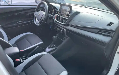Toyota Yaris, 2022 год, 1 190 000 рублей, 11 фотография
