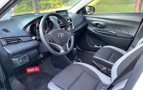 Toyota Yaris, 2022 год, 1 190 000 рублей, 7 фотография