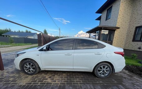 Hyundai Solaris II рестайлинг, 2017 год, 850 000 рублей, 4 фотография