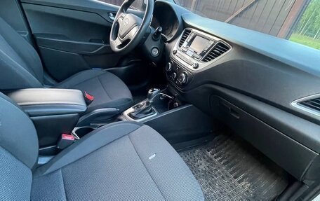 Hyundai Solaris II рестайлинг, 2017 год, 850 000 рублей, 9 фотография