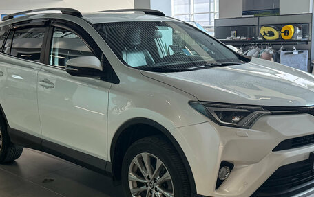 Toyota RAV4, 2017 год, 2 800 000 рублей, 2 фотография