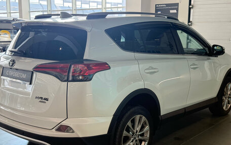 Toyota RAV4, 2017 год, 2 800 000 рублей, 4 фотография