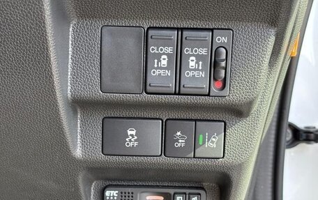 Honda Freed II, 2022 год, 1 230 000 рублей, 31 фотография