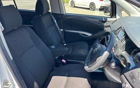 Toyota ISis I, 2012 год, 990 000 рублей, 17 фотография
