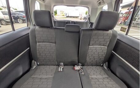 Toyota ISis I, 2012 год, 1 110 000 рублей, 19 фотография