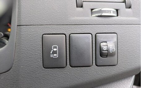 Toyota ISis I, 2012 год, 1 110 000 рублей, 16 фотография