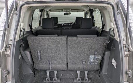 Toyota ISis I, 2012 год, 1 110 000 рублей, 25 фотография