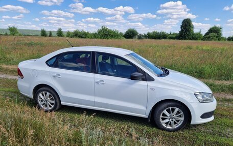 Volkswagen Polo VI (EU Market), 2013 год, 720 000 рублей, 2 фотография