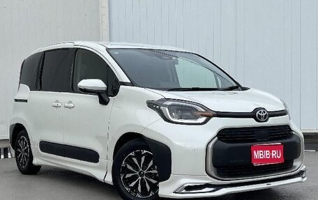Toyota Sienta, 2023 год, 1 330 000 рублей, 1 фотография
