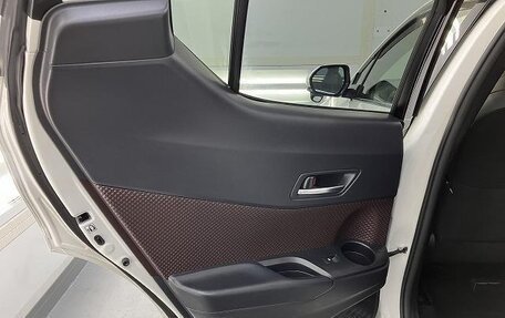 Toyota C-HR I рестайлинг, 2017 год, 1 350 000 рублей, 26 фотография