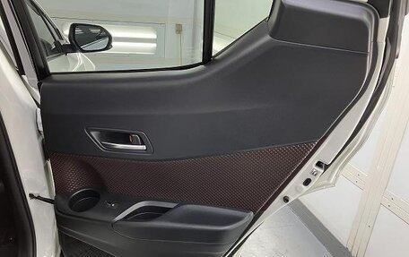 Toyota C-HR I рестайлинг, 2017 год, 1 350 000 рублей, 27 фотография