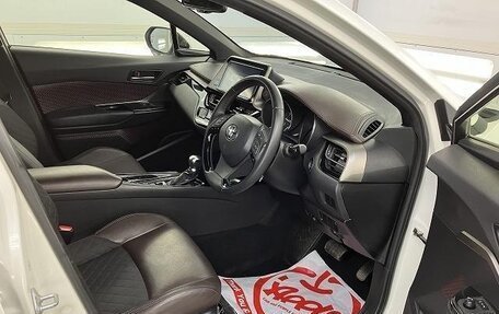 Toyota C-HR I рестайлинг, 2017 год, 1 350 000 рублей, 31 фотография
