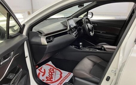 Toyota C-HR I рестайлинг, 2017 год, 1 350 000 рублей, 36 фотография