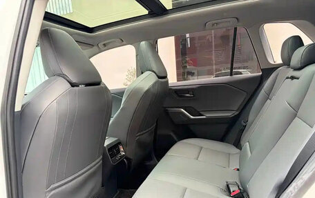 Toyota RAV4, 2025 год, 4 250 000 рублей, 8 фотография