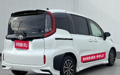 Toyota Sienta, 2023 год, 1 330 000 рублей, 2 фотография