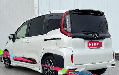 Toyota Sienta, 2023 год, 1 330 000 рублей, 3 фотография