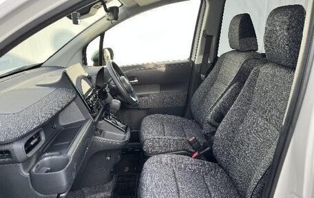 Toyota Sienta, 2023 год, 1 330 000 рублей, 8 фотография