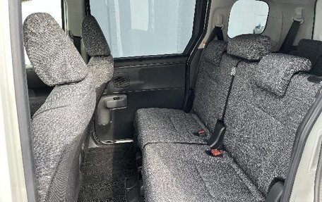 Toyota Sienta, 2023 год, 1 330 000 рублей, 11 фотография