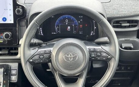 Toyota Sienta, 2023 год, 1 330 000 рублей, 9 фотография