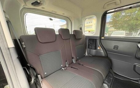 Toyota Roomy I, 2023 год, 1 070 000 рублей, 13 фотография