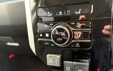 Toyota Roomy I, 2023 год, 1 070 000 рублей, 24 фотография
