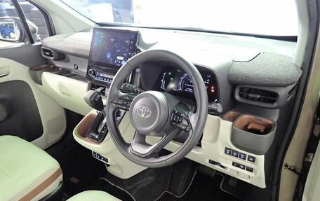 Toyota Sienta, 2022 год, 1 230 000 рублей, 13 фотография