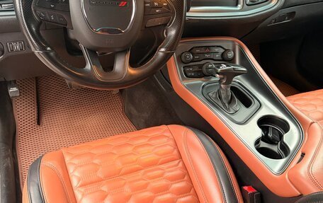 Dodge Challenger III рестайлинг 2, 2015 год, 2 750 000 рублей, 13 фотография
