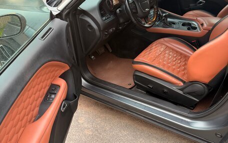 Dodge Challenger III рестайлинг 2, 2015 год, 2 750 000 рублей, 10 фотография