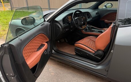 Dodge Challenger III рестайлинг 2, 2015 год, 2 750 000 рублей, 16 фотография