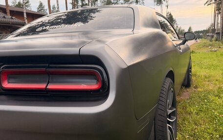 Dodge Challenger III рестайлинг 2, 2015 год, 2 750 000 рублей, 18 фотография