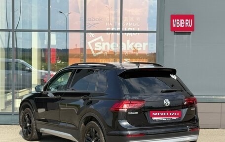 Volkswagen Tiguan II, 2018 год, 2 349 000 рублей, 6 фотография