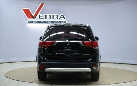 Mitsubishi Outlander III рестайлинг 3, 2016 год, 1 390 000 рублей, 6 фотография