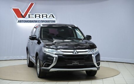 Mitsubishi Outlander III рестайлинг 3, 2016 год, 1 390 000 рублей, 3 фотография