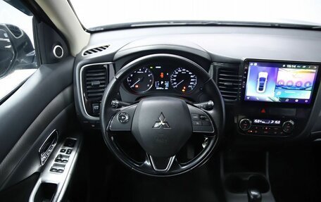 Mitsubishi Outlander III рестайлинг 3, 2016 год, 1 390 000 рублей, 12 фотография